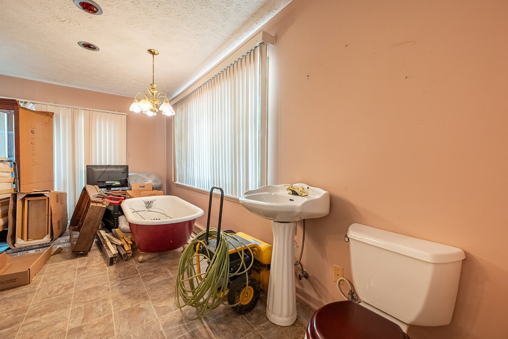 Wytheville, Virginia 24382, United States, 3 Bedrooms Bedrooms, ,4 BathroomsBathrooms,Residential,Active,182162