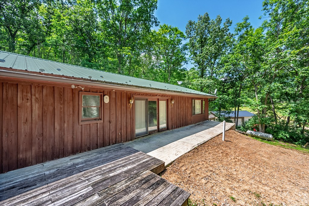 Wytheville, Virginia 24382, United States, 3 Bedrooms Bedrooms, ,4 BathroomsBathrooms,Residential,Active,182162