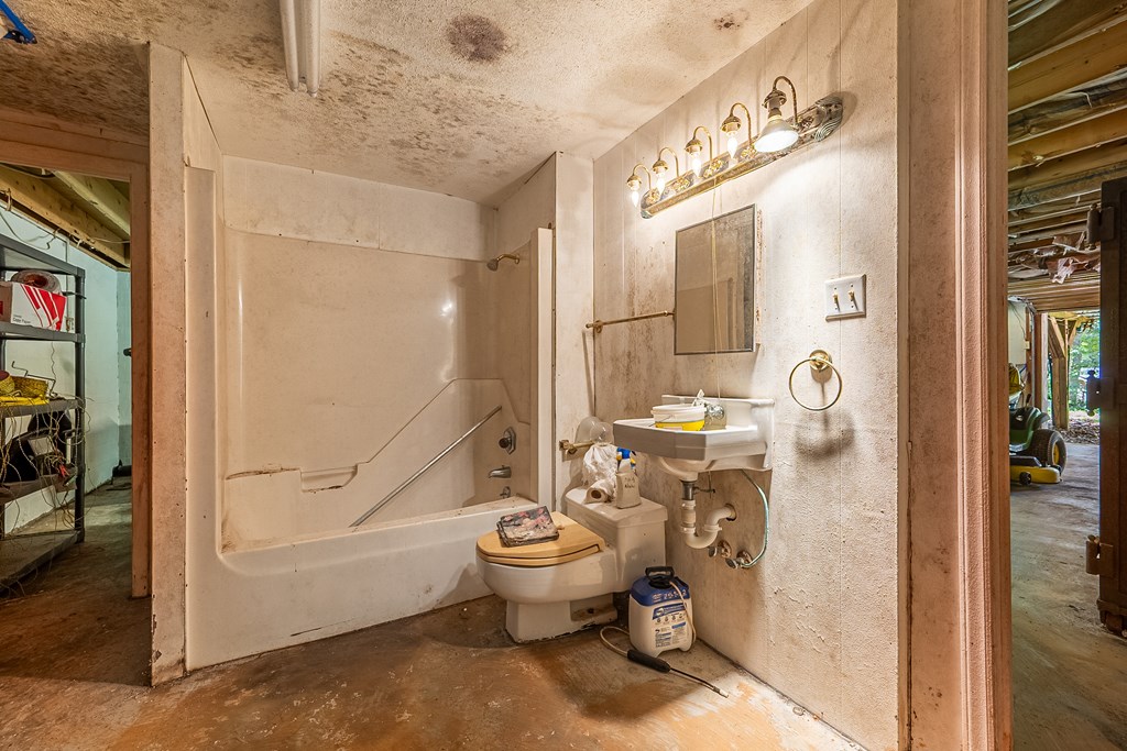 Wytheville, Virginia 24382, United States, 3 Bedrooms Bedrooms, ,4 BathroomsBathrooms,Residential,Active,182162