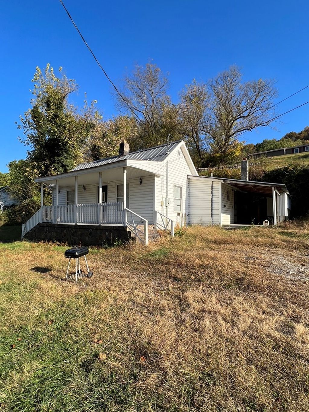 Photo of 1042 E Main St, Saltville, VA 24370 (MLS # 103801)