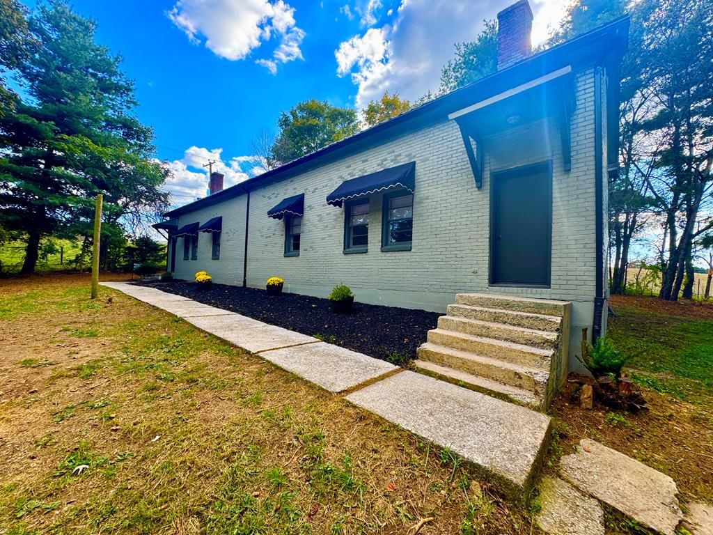 Photo of 114 Dutton Rd, Rural Retreat, VA 24368 (MLS # 103452)