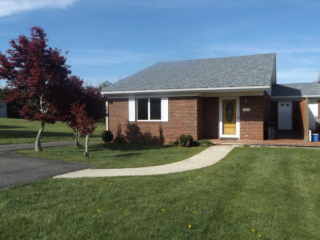 Photo of 1114 Childress St, Hillsville, VA 24343 (MLS # 109619)
