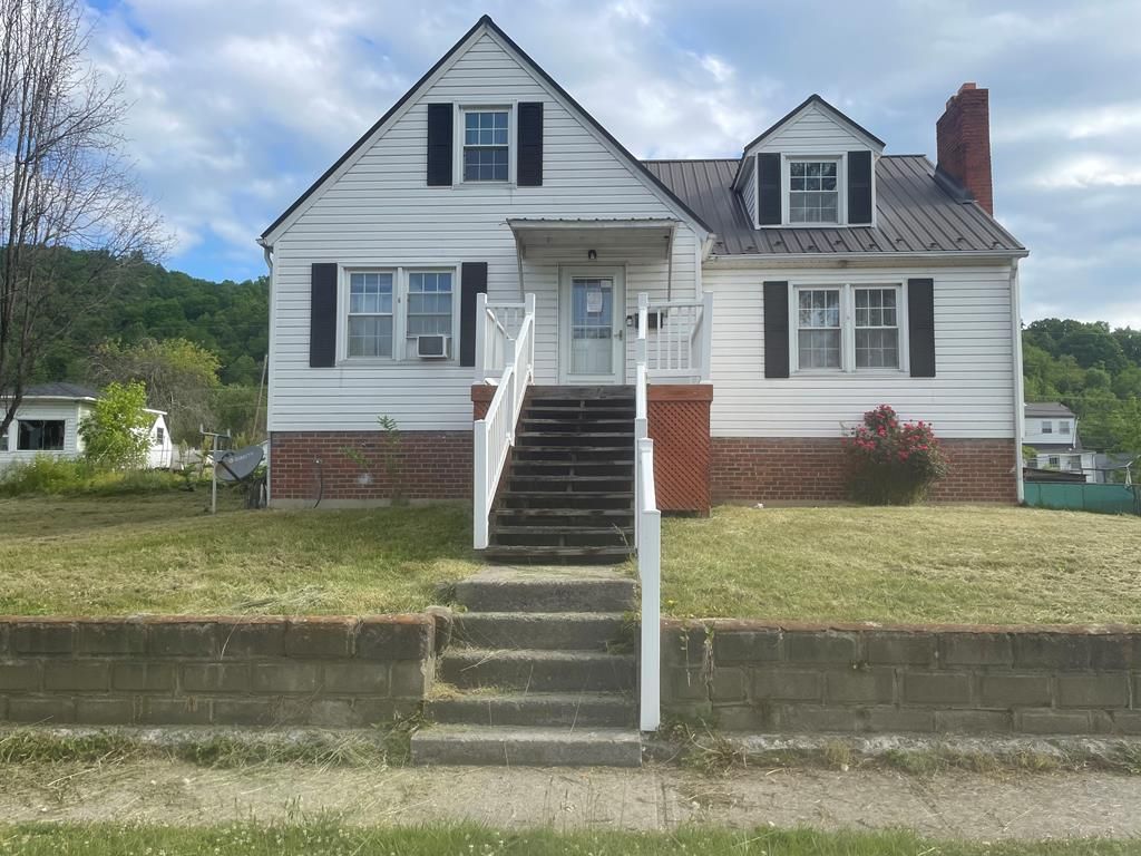 Photo of 1911 4th ST, Richlands, VA 24641 (MLS # 110261)
