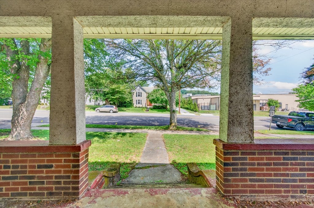 855 W Main Street