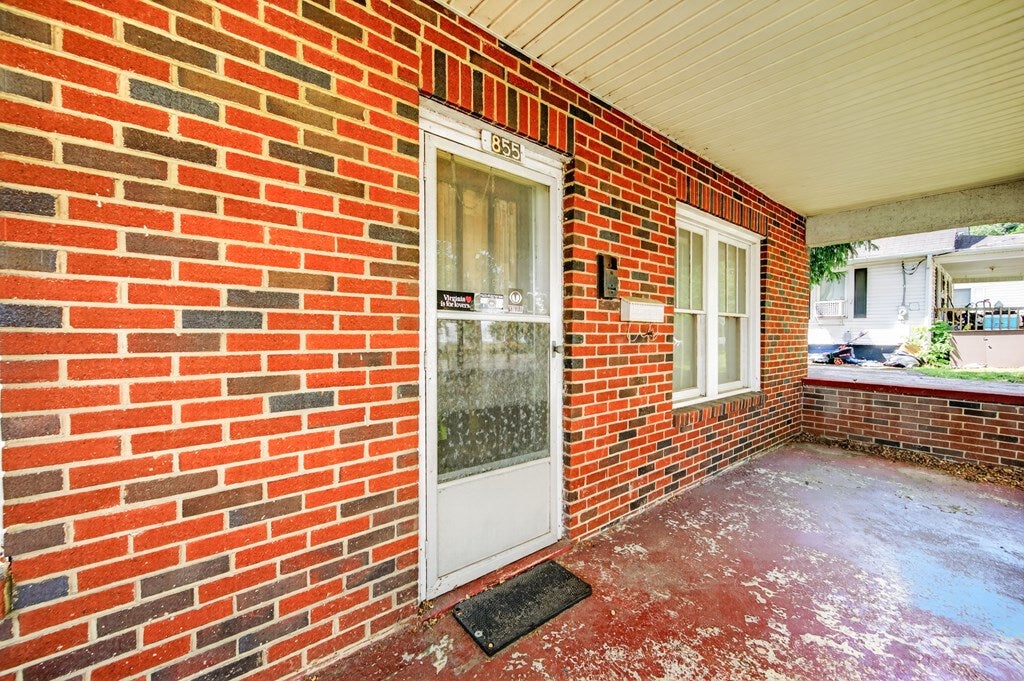 855 W Main Street