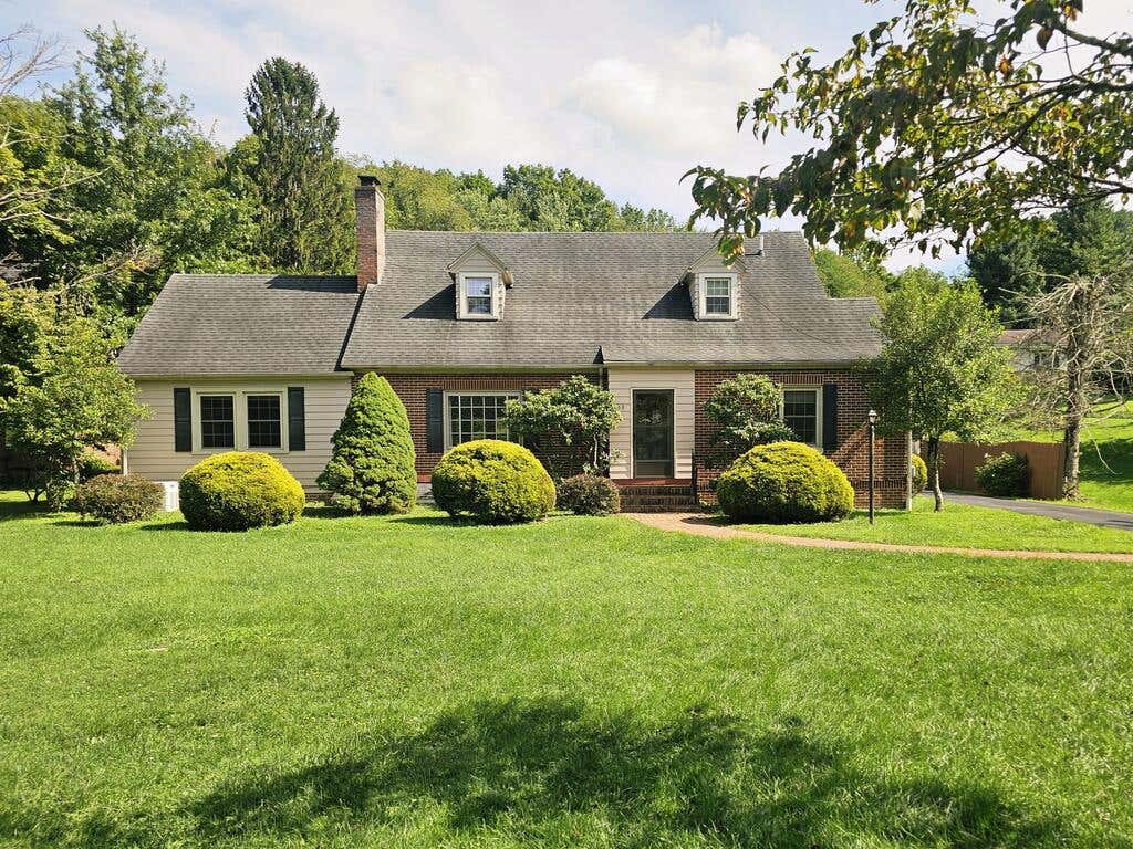Photo of 799 Main Street, Tazewell, VA 24651 (MLS # 111609)