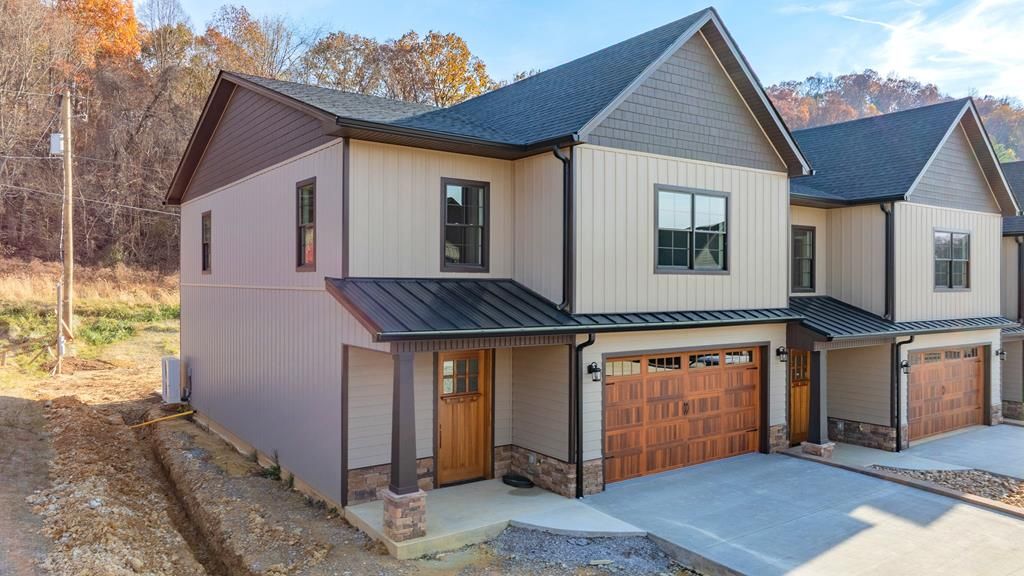 Photo of 1036 Cummings St Unit #1 St, Abingdon, VA 24211 (MLS # 104427)