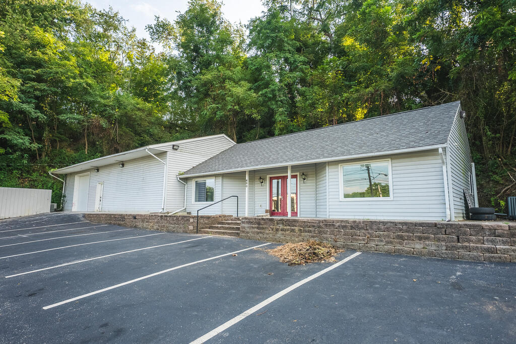 Photo of 690 N Franklin St, Christiansburg, VA 24073 (MLS # 111817)
