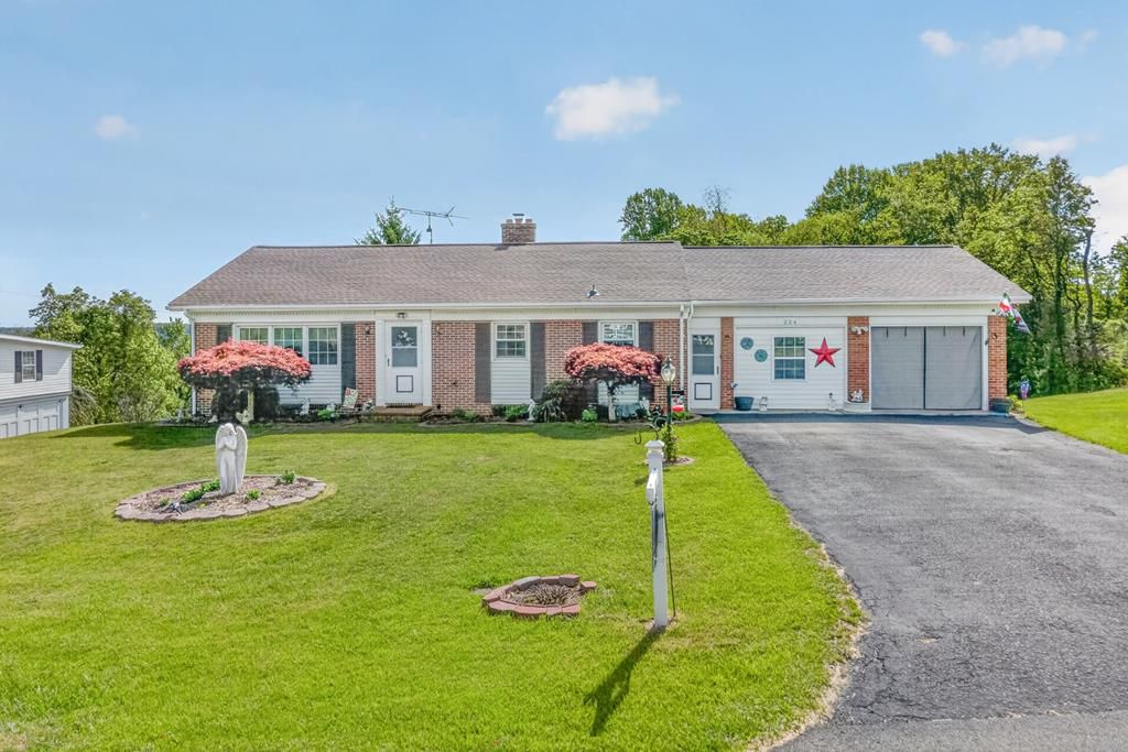 Photo of 224 Waugh Dr, Galax, VA 24333 (MLS # 109868)