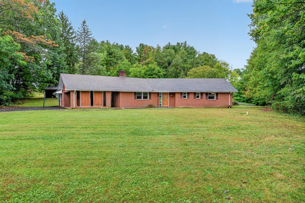 Photo of 61 Glenmont Rd, Woodlawn, VA 24381 (MLS # 112076)