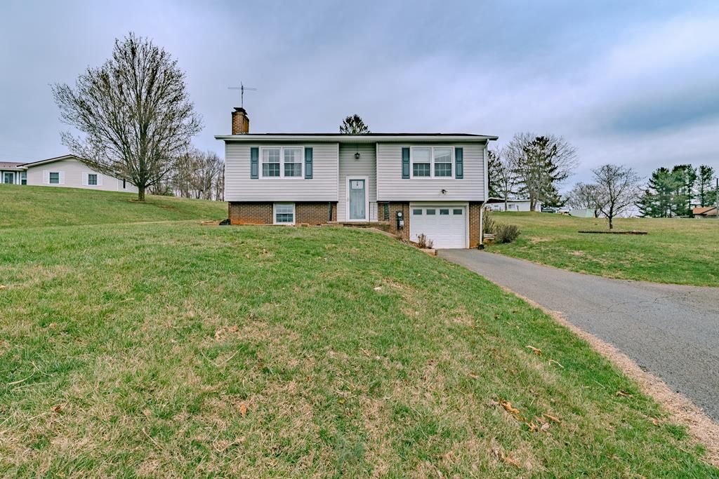 Photo of 107 Rhudy St, Galax, VA 24333 (MLS # 109343)