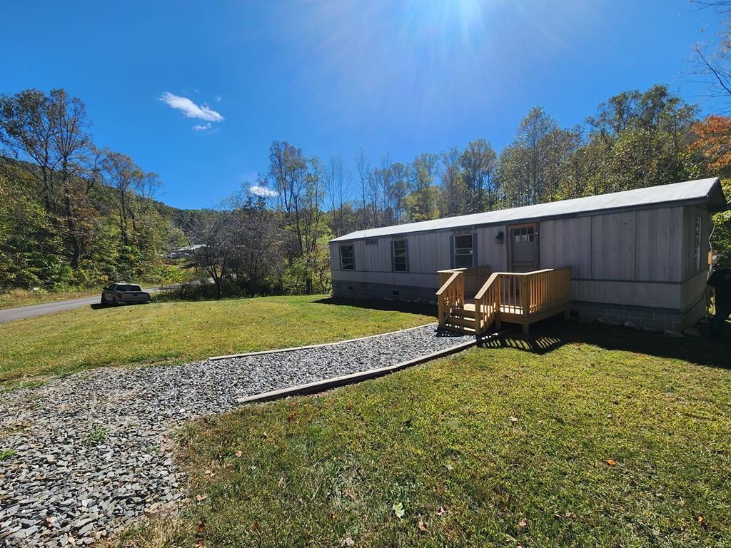 Photo of 947 Valley End, Ararat, VA 24053 (MLS # 104293)