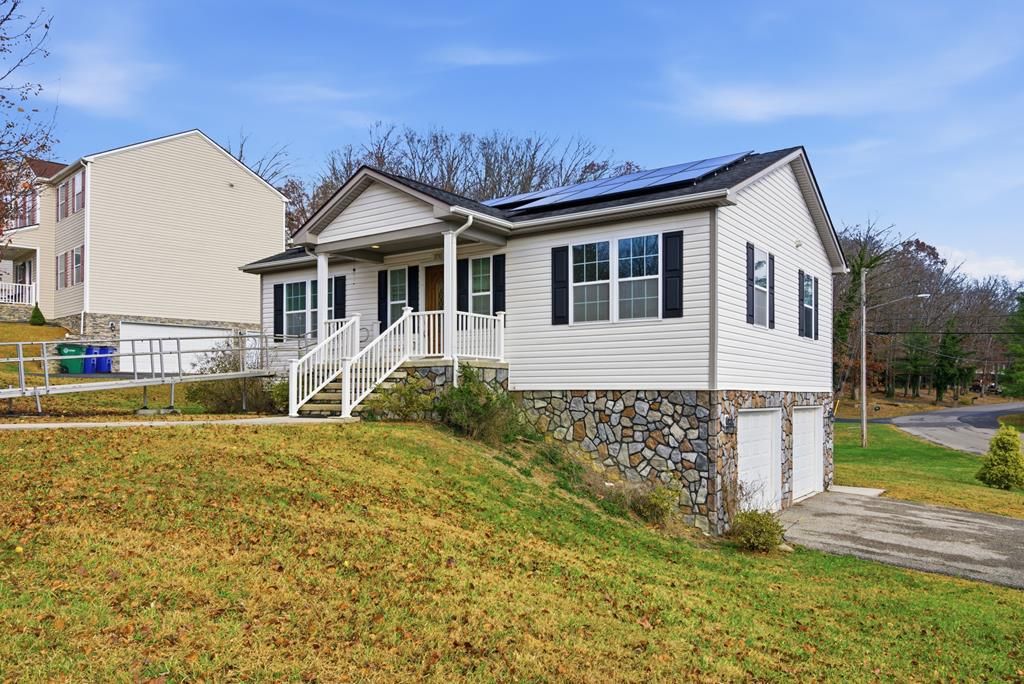 Photo of 370 Robin Hood Dr, Christiansburg, VA 24073 (MLS # 104204)
