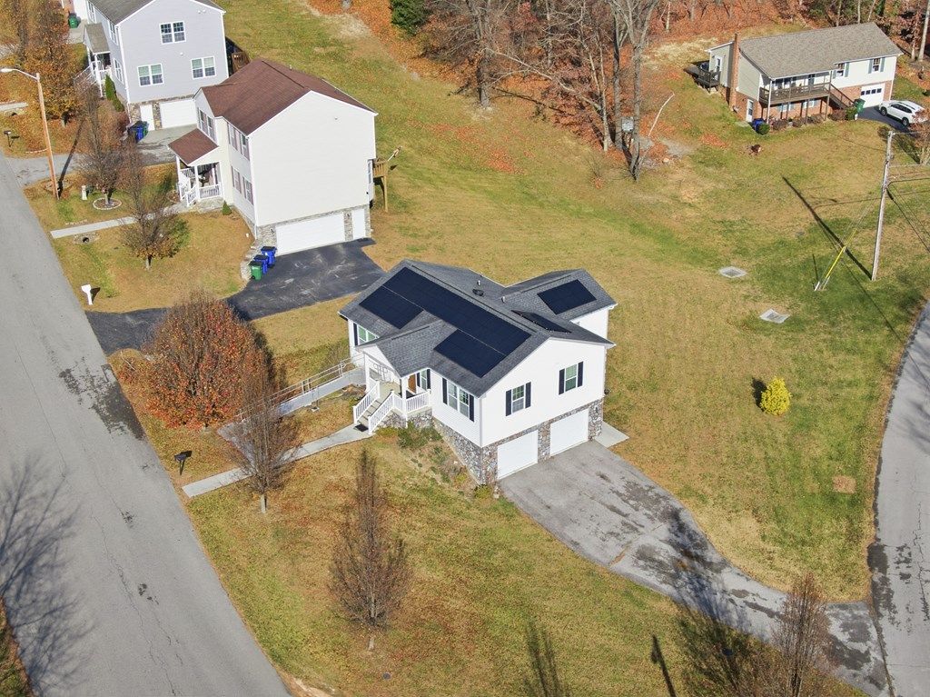 Photo of 370 Robin Hood Dr, Christiansburg, VA 24073 (MLS # 104204)