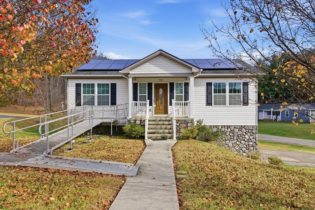 Photo of 370 Robin Hood Dr, Christiansburg, VA 24073 (MLS # 104204)