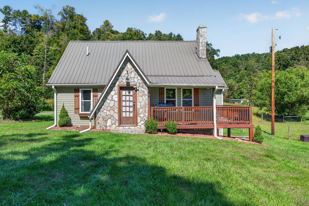 Photo of 94 Stevens Creek Rd, Fries, VA 24330 (MLS # 112141)
