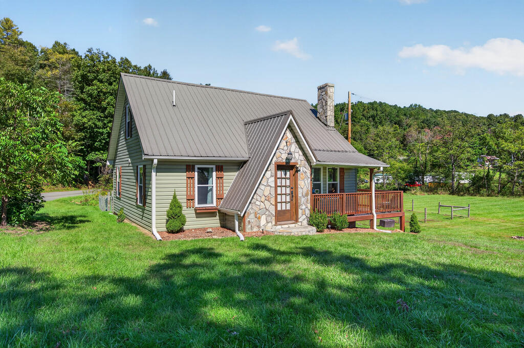 Photo of 94 Stevens Creek Rd, Fries, VA 24330 (MLS # 112141)