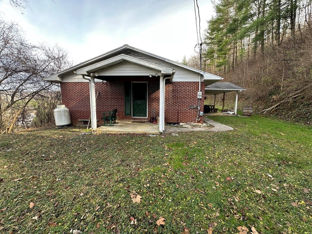 Photo of 300 Ridge Road, Richlands, VA 24641 (MLS # 104270)
