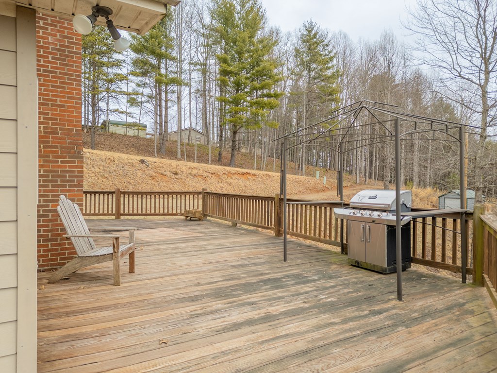 Dugspur, Virginia 24325, United States, 3 Bedrooms Bedrooms, ,2 BathroomsBathrooms,Residential,Active,89861