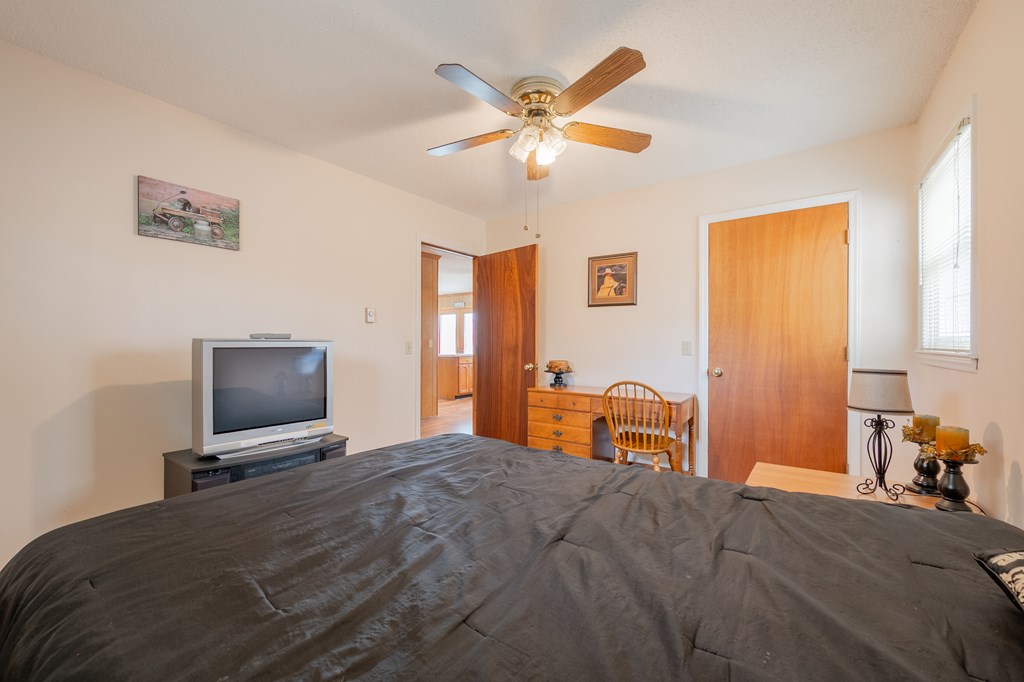 Dugspur, Virginia 24325, United States, 3 Bedrooms Bedrooms, ,2 BathroomsBathrooms,Residential,Active,89861