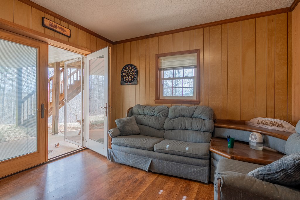 Dugspur, Virginia 24325, United States, 3 Bedrooms Bedrooms, ,2 BathroomsBathrooms,Residential,Active,89861