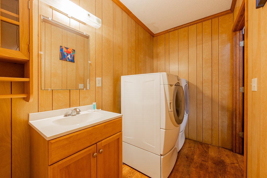 Dugspur, Virginia 24325, United States, 3 Bedrooms Bedrooms, ,2 BathroomsBathrooms,Residential,Active,89861