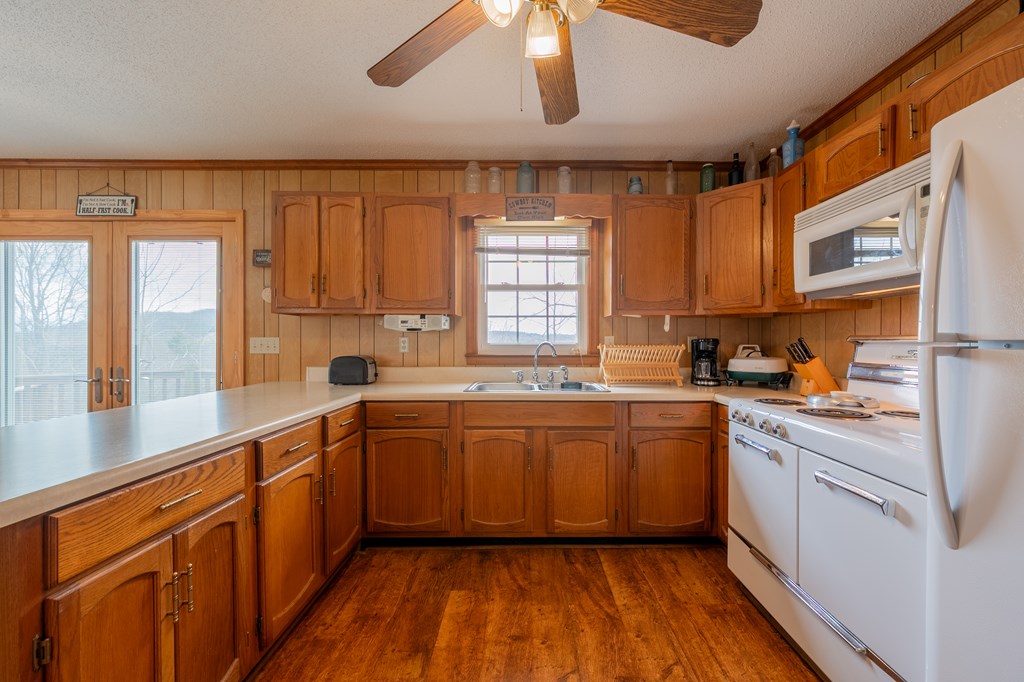 Dugspur, Virginia 24325, United States, 3 Bedrooms Bedrooms, ,2 BathroomsBathrooms,Residential,Active,89861