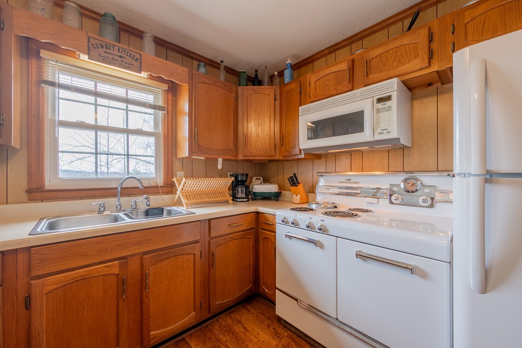 Dugspur, Virginia 24325, United States, 3 Bedrooms Bedrooms, ,2 BathroomsBathrooms,Residential,Active,89861