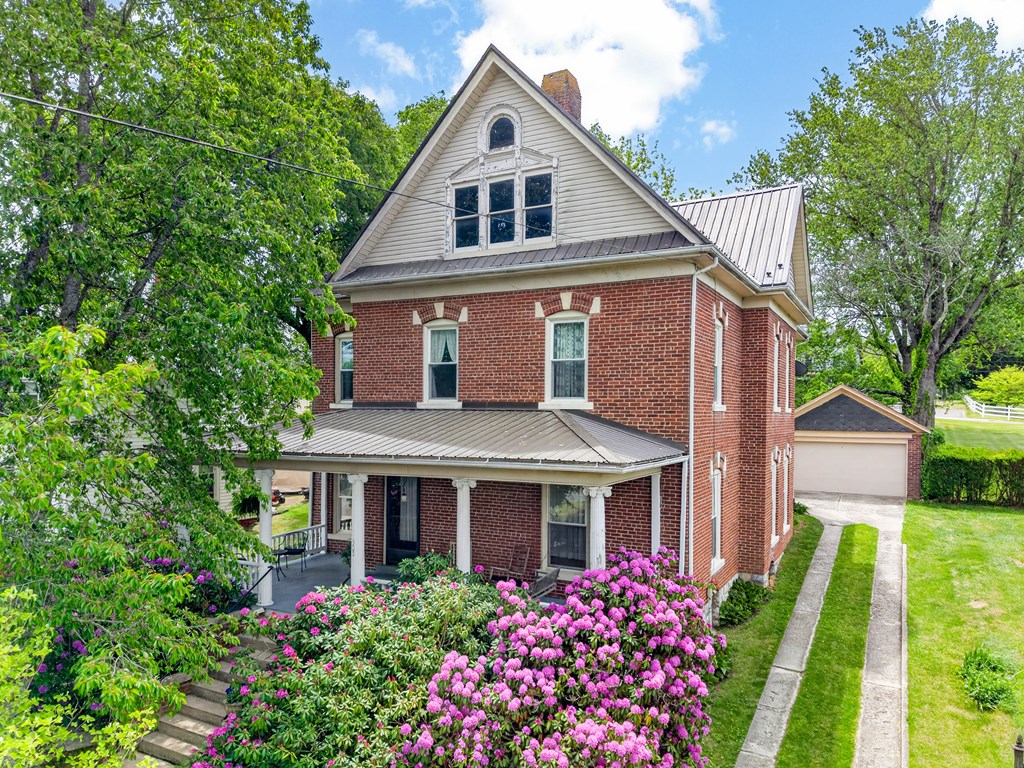 305 W Baumgardner Ave.