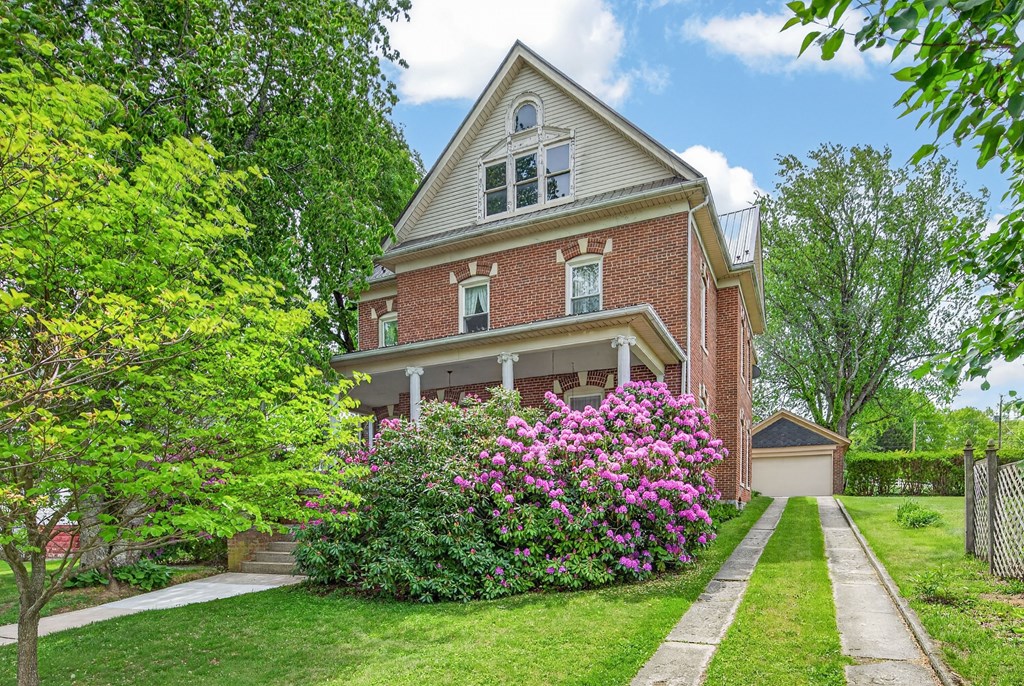 305 W Baumgardner Ave.