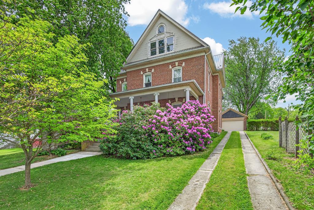 305 W Baumgardner Ave.