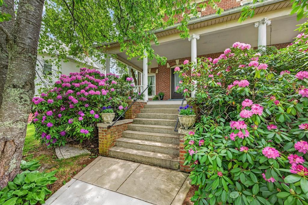305 W Baumgardner Ave.