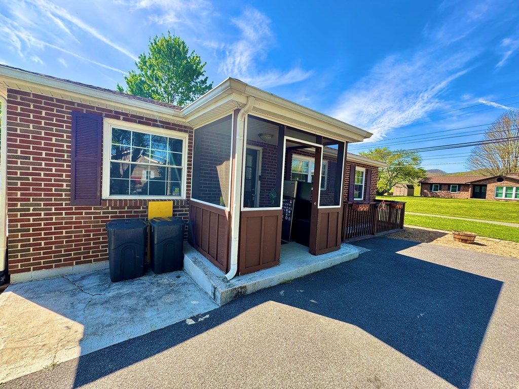 Photo of 190 Seven Mile Ford Rd, Marion, VA 24354 (MLS # 109766)