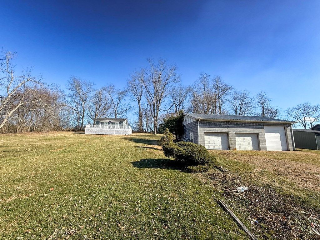 Photo of 343 Magnolia Dr, Glade Spring, VA 24340 (MLS # 104510)