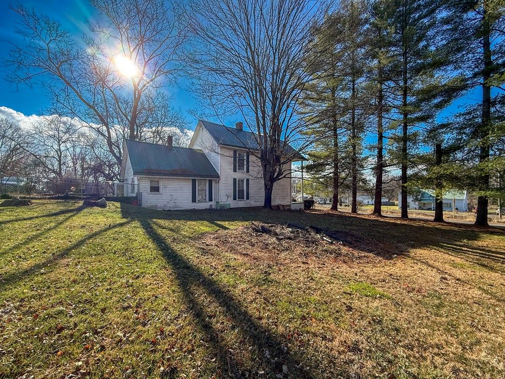 Photo of 343 Magnolia Dr, Glade Spring, VA 24340 (MLS # 104510)