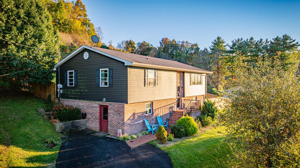 Photo of 141 Trigg Drive, Lebanon, VA 24266 (MLS # 112379)