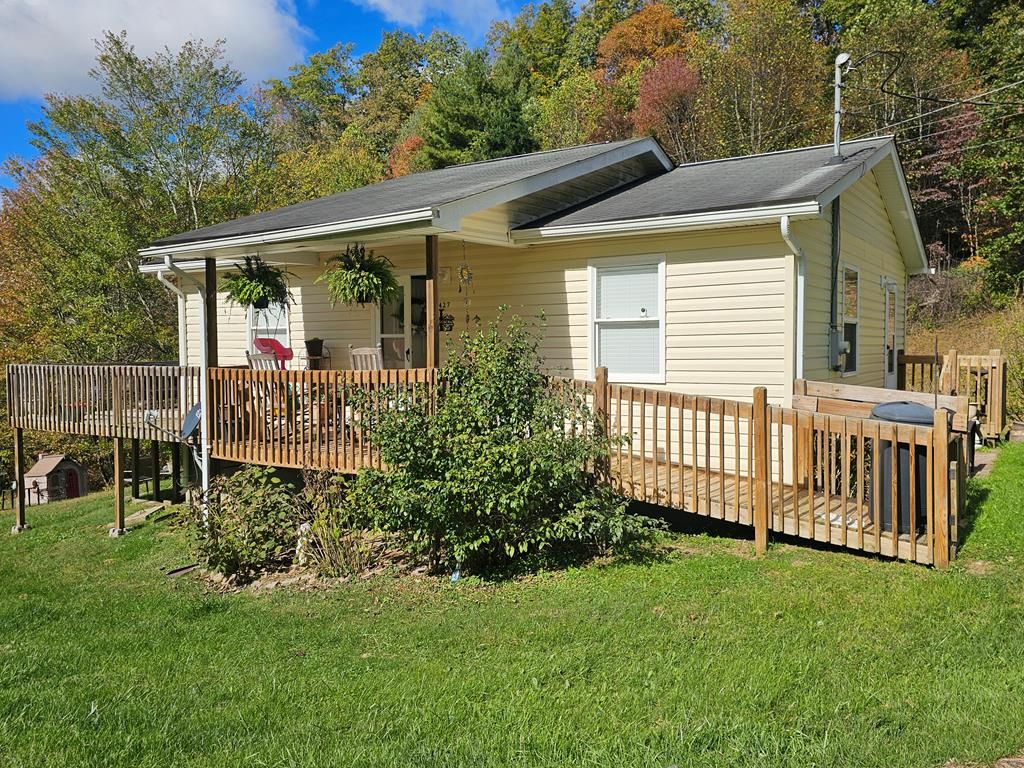 Photo of 427 Scenic Road, Raven, VA 24639 (MLS # 103871)