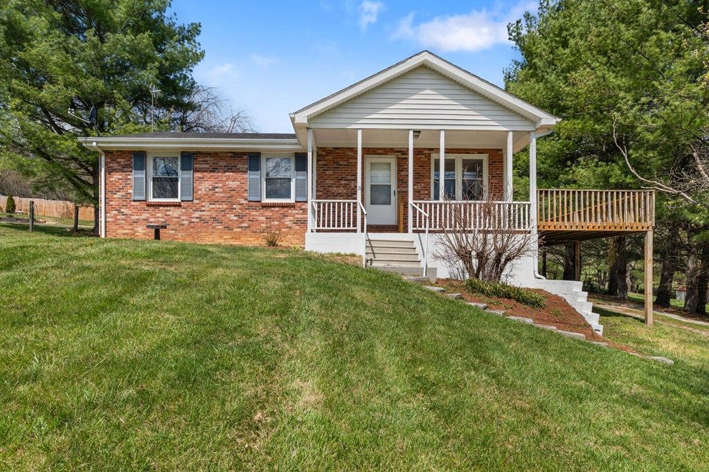 Photo of 320 Saint Lukes Rd, Wytheville, VA 24382 (MLS # 109512)