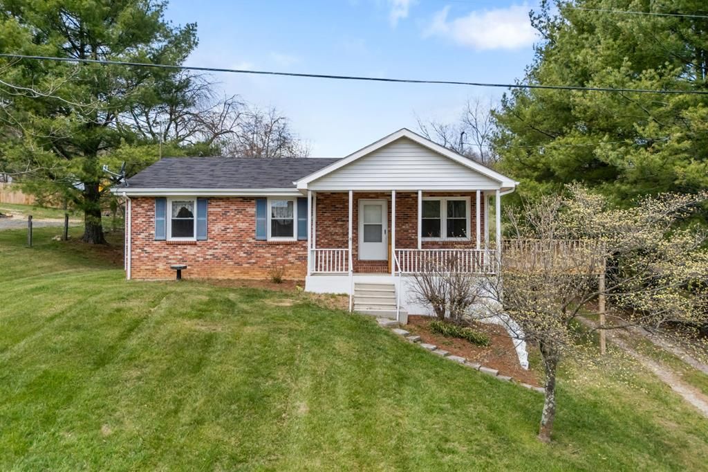 Photo of 320 Saint Lukes Rd, Wytheville, VA 24382 (MLS # 109512)