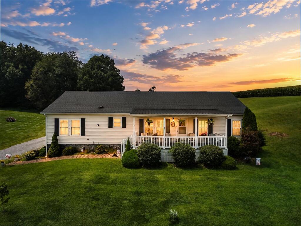 Photo of 331 Richfield Street, Rural Retreat, VA 24368 (MLS # 111599)