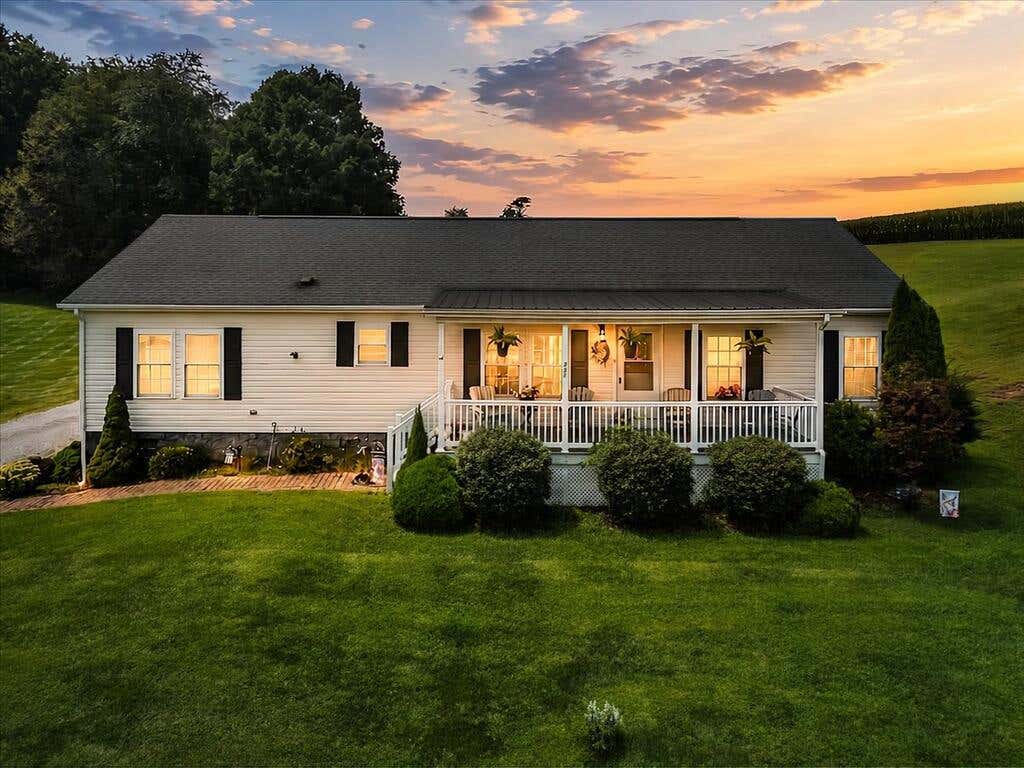 Photo of 331 Richfield Street, Rural Retreat, VA 24368 (MLS # 111599)