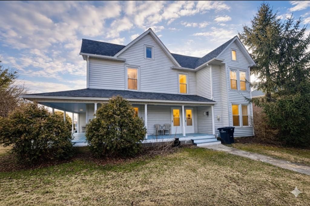 Photo of 201 W Webster St, Galax, VA 24333 (MLS # 104498)