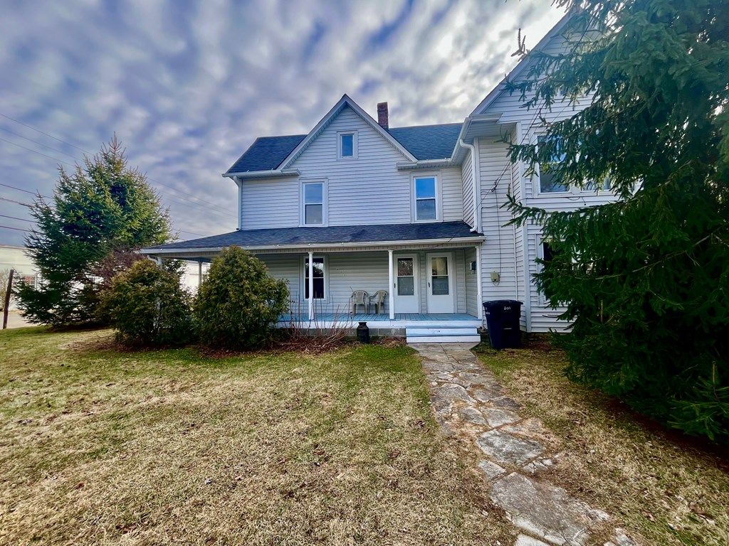 Photo of 201 W Webster St, Galax, VA 24333 (MLS # 104498)