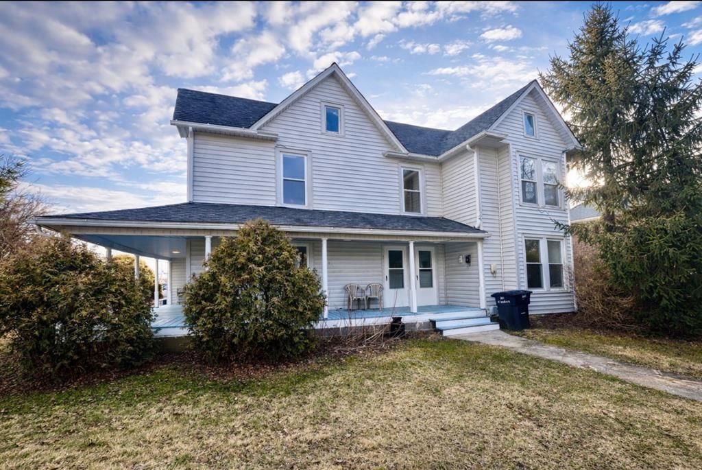 Photo of 201 W Webster St, Galax, VA 24333 (MLS # 104498)