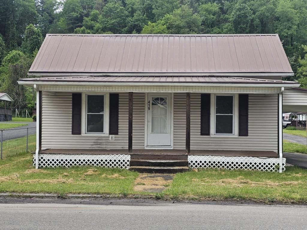 Photo of 419 Kents Ridge Rd, Richlands, VA 24641 (MLS # 110041)
