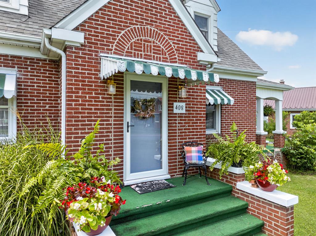 Photo of 408 Maple St, Glade Spring, VA 24340 (MLS # 111276)