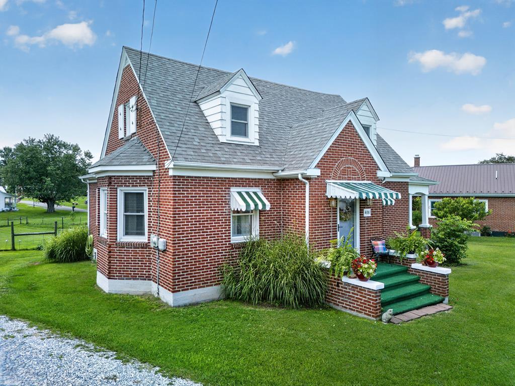 Photo of 408 Maple St, Glade Spring, VA 24340 (MLS # 111276)
