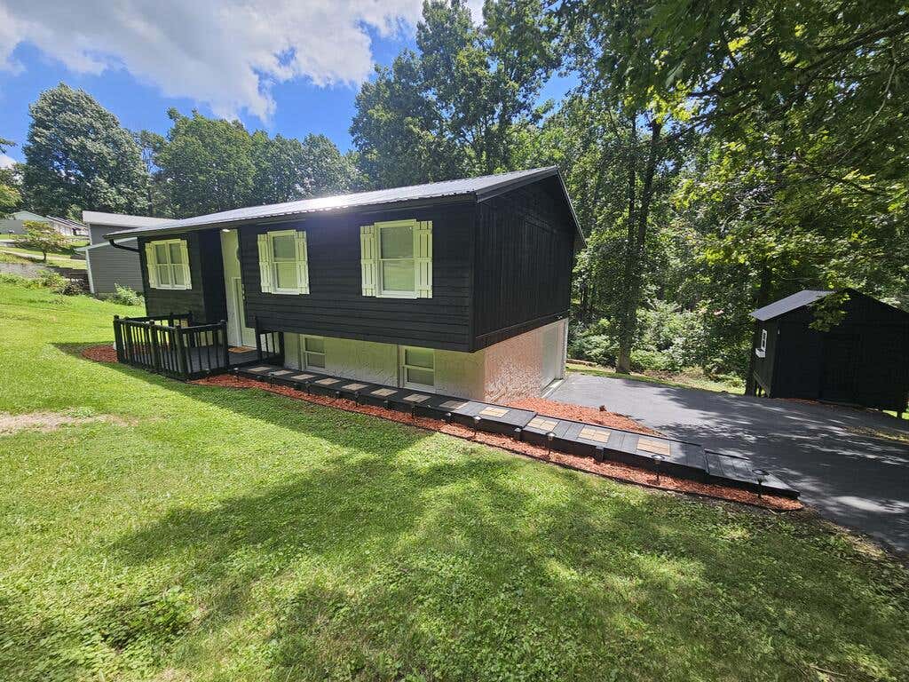Photo of 366 Oak Grove Way, Bluefield, VA 24605 (MLS # 111531)