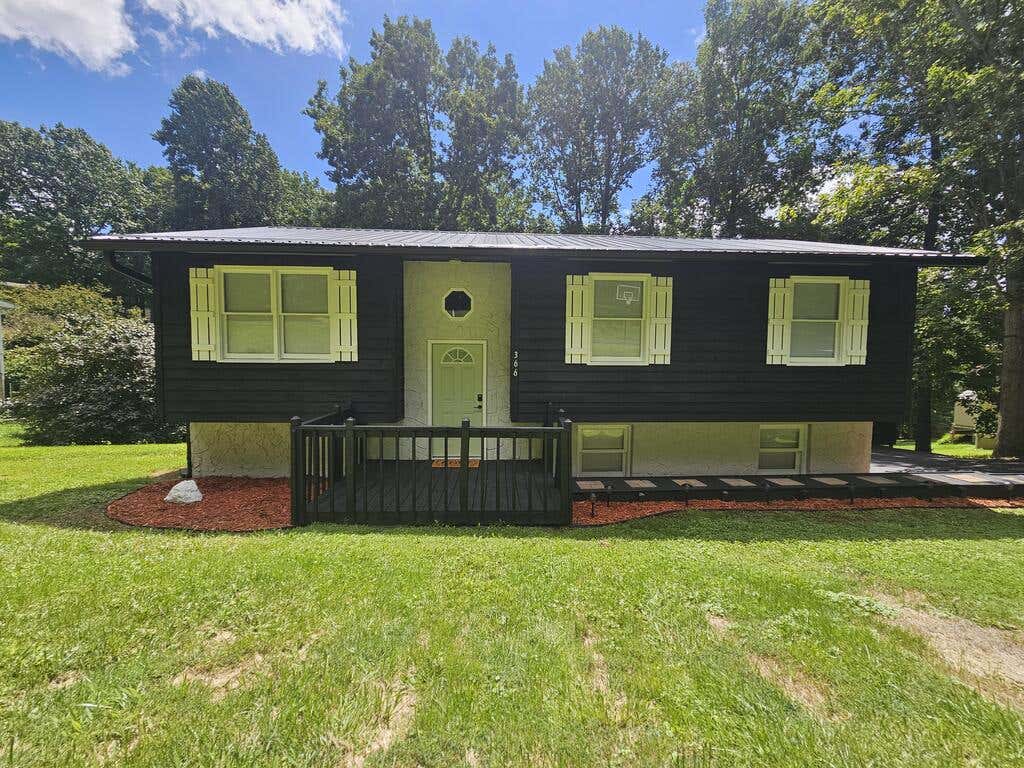 Photo of 366 Oak Grove Way, Bluefield, VA 24605 (MLS # 111531)