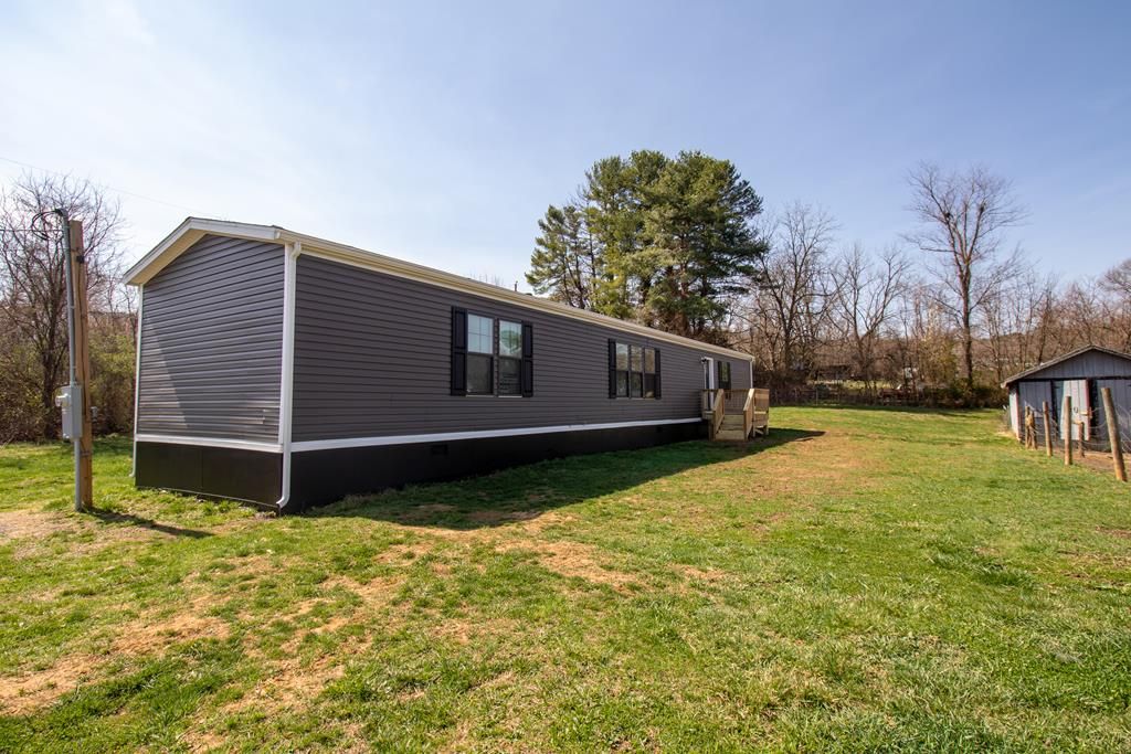 Photo of 613 Rakestown Road, Ivanhoe, VA 24350 (MLS # 109191)